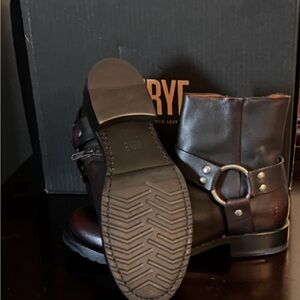 Frye women’s Veronica Black Scarlett Leather Boots, never worn size 8.5